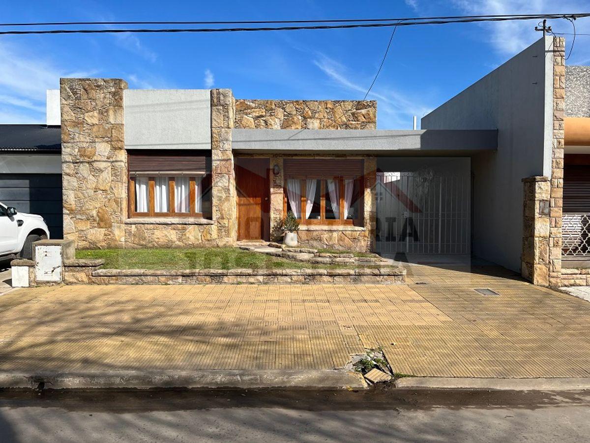 Foto de Casa 3 dormitorios - A una cuadra del Céntro de la Ciudad - General, imagen 2
