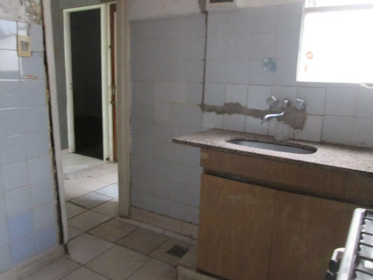 P.H. 2 AMB. CALLE ( A REFACCIONAR )COCINA Y LAV. (APARTE) 1