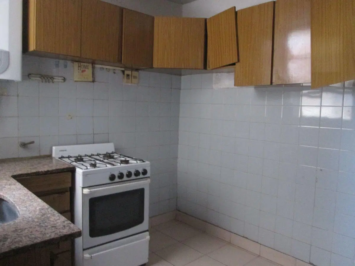 P.H. 2 AMB. CALLE ( A REFACCIONAR )COCINA Y LAV. (APARTE) 2
