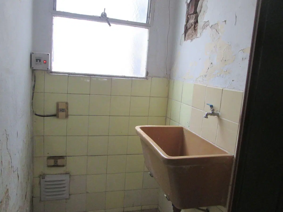 P.H. 2 AMB. CALLE ( A REFACCIONAR )COCINA Y LAV. (APARTE) 4