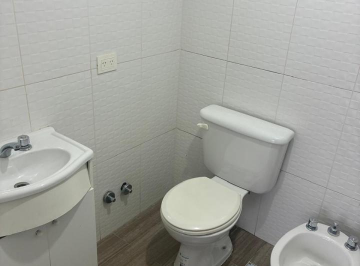 Departamento en alquiler en Sarandí - Monoambiente divisible con balcón 5