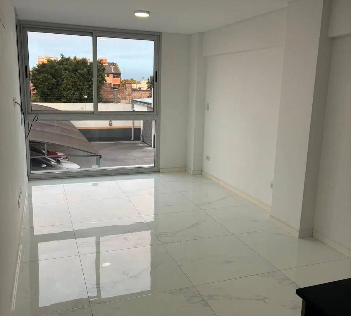 Alquiler - Departamento en Wilde de 2 ambientes en edificio de categoría 3
