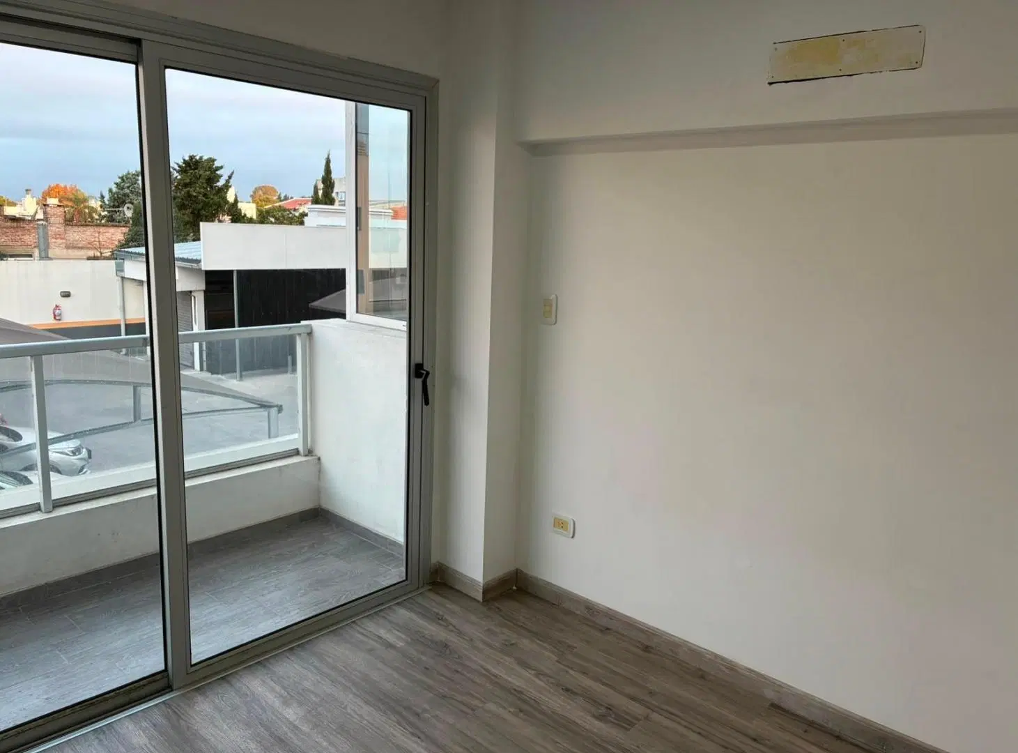 Alquiler - Departamento en Wilde de 2 ambientes en edificio de categoría 5