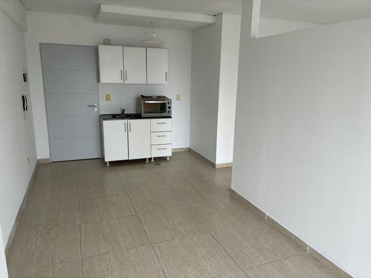Foto de Alquiler - Departamento en Sarandí monoambiente con balcón, imagen 3