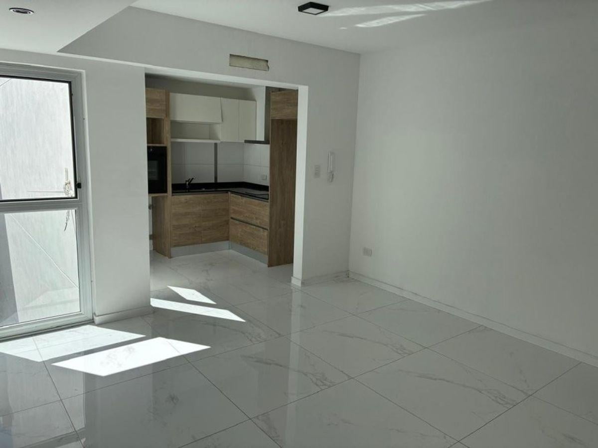 Foto de Alquiler - Departamento en Wilde de 2 ambientes en edificio de categoría, imagen 3