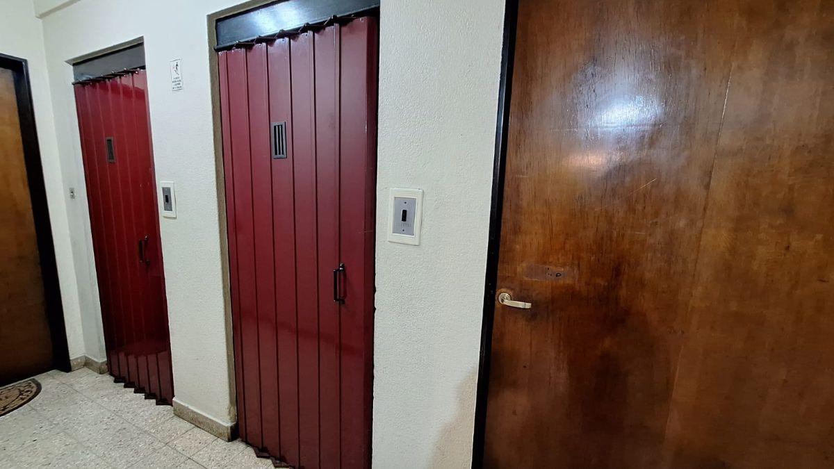Foto de En Venta Departamento De 3 Ambientes Balvanera Once Caba, imagen 1