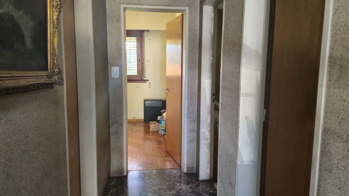 VENTA CASA 5 AMBIENTES. BURZACO LOTE 500 M² 5