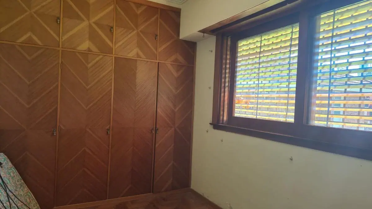VENTA CASA 5 AMBIENTES. BURZACO LOTE 500 M² 3