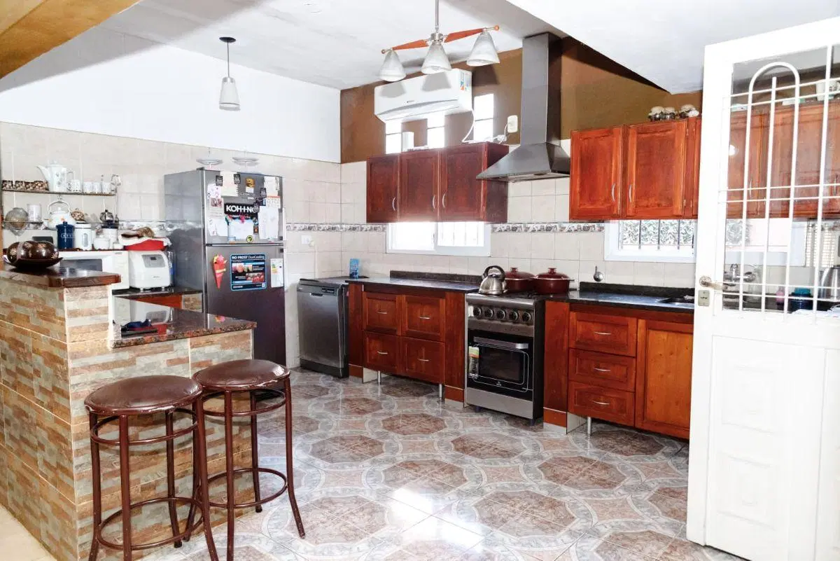 VENTA CASA 4 AMBIENTES. TEMPERLEY 2