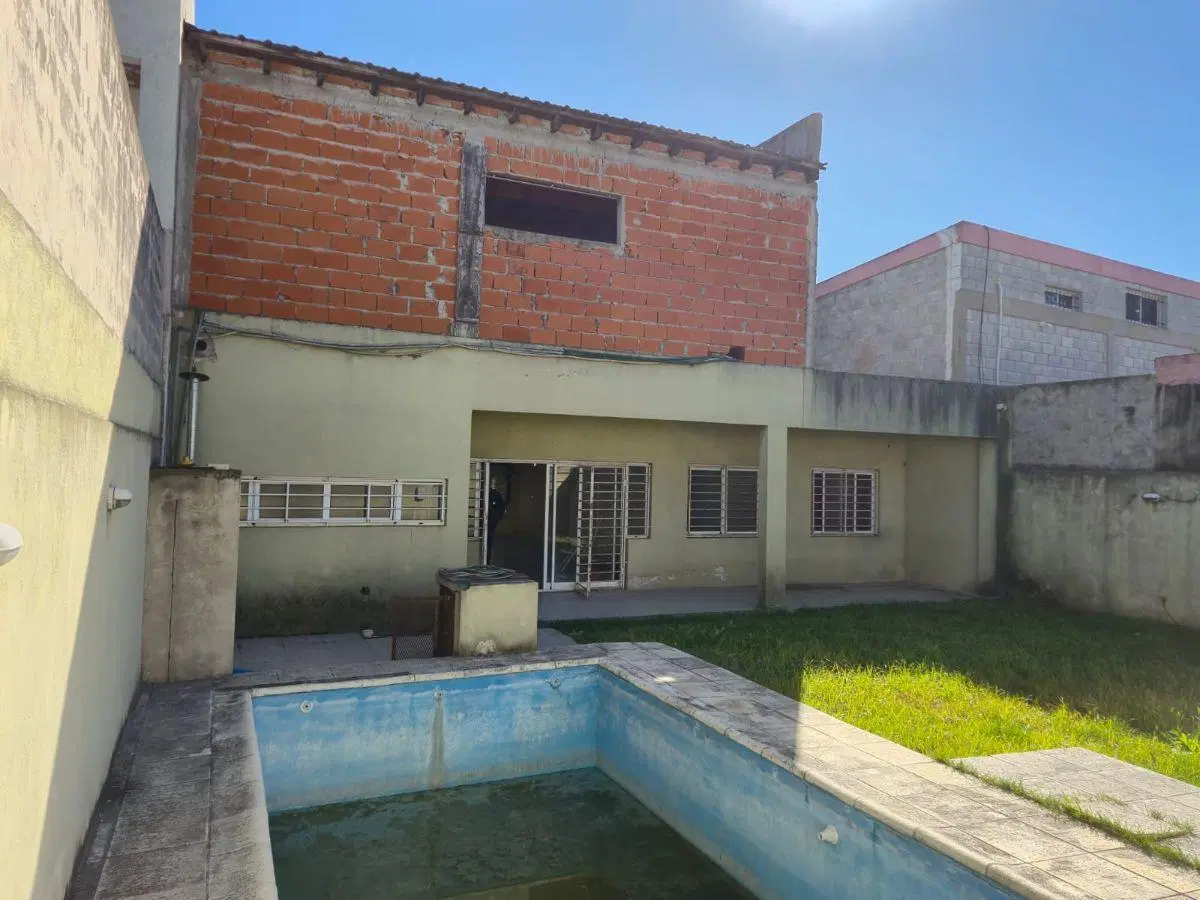 VENTA CASA 4 AMBIENTES. LUIS GUILLON A RECICLAR 2