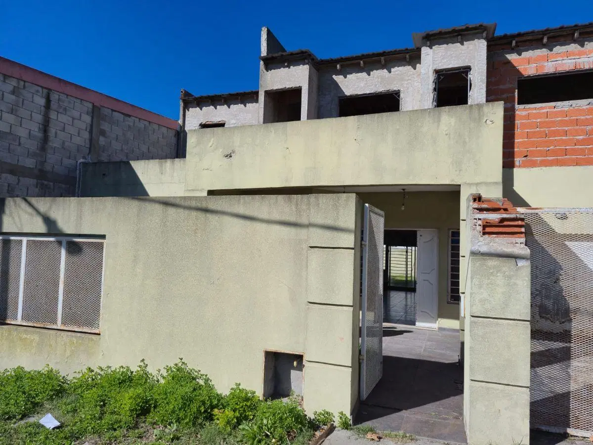 VENTA CASA 4 AMBIENTES. LUIS GUILLON A RECICLAR 3