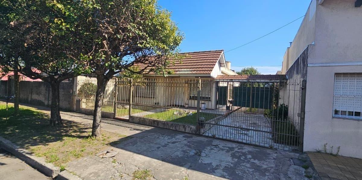 Foto de CASA 3 AMBIENTES EN VENTA – BANFIELD – APTO CRÉDITO, imagen 2