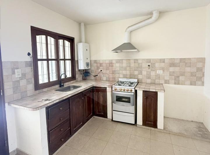 Duplex en alquiler las leñas con patio, asador y garage 3