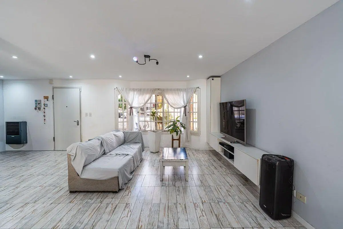 VENTA Casa 5 ambientes Parque Avellaneda pileta 8