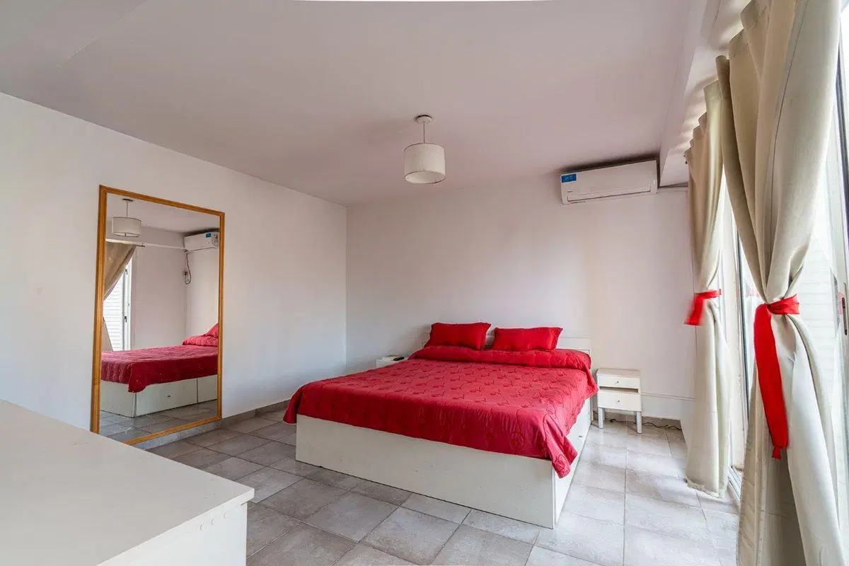VENTA Casa 5 ambientes Parque Avellaneda pileta 5