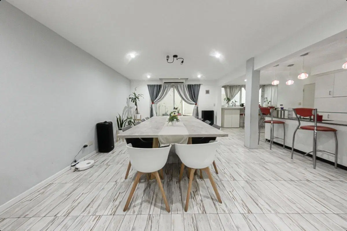 VENTA Casa 5 ambientes Parque Avellaneda pileta 2