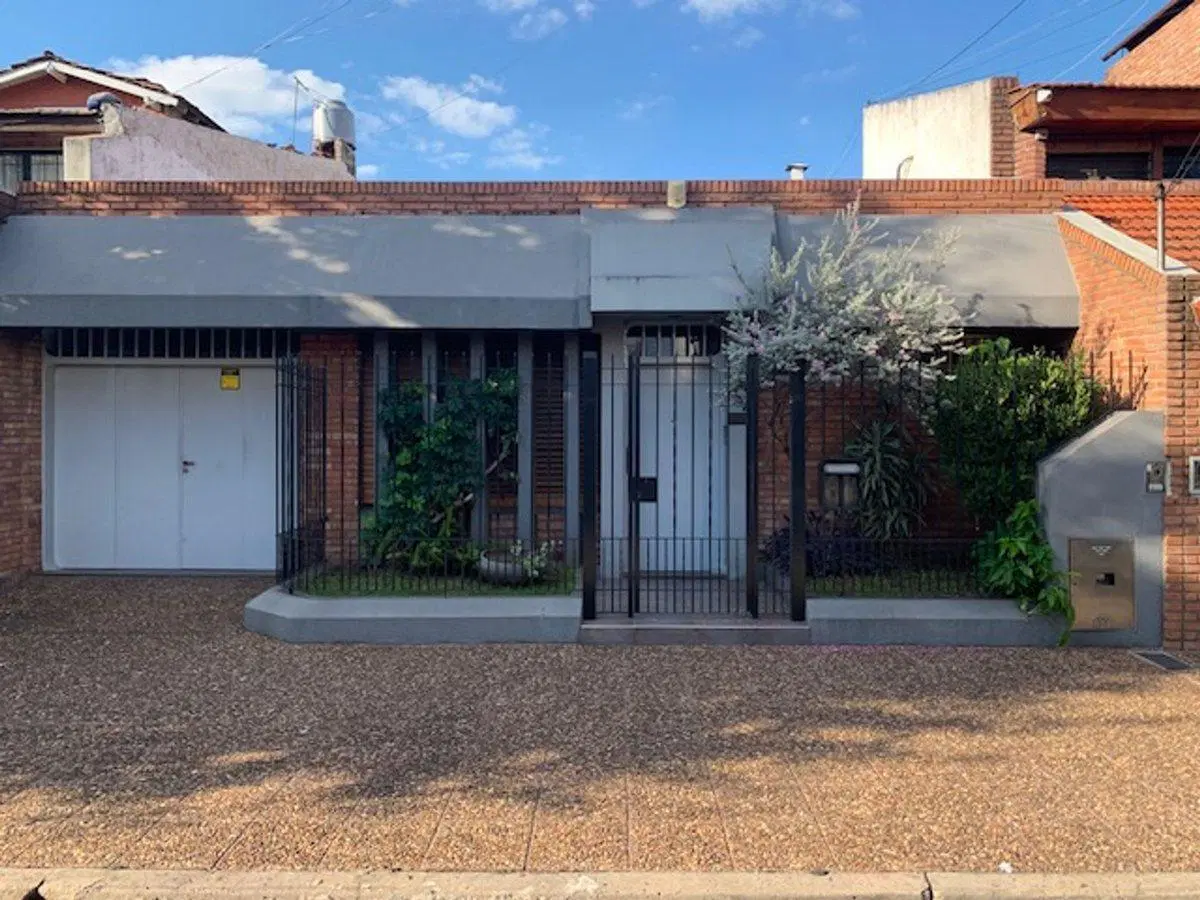 Venta casa de 4 ambientes 4