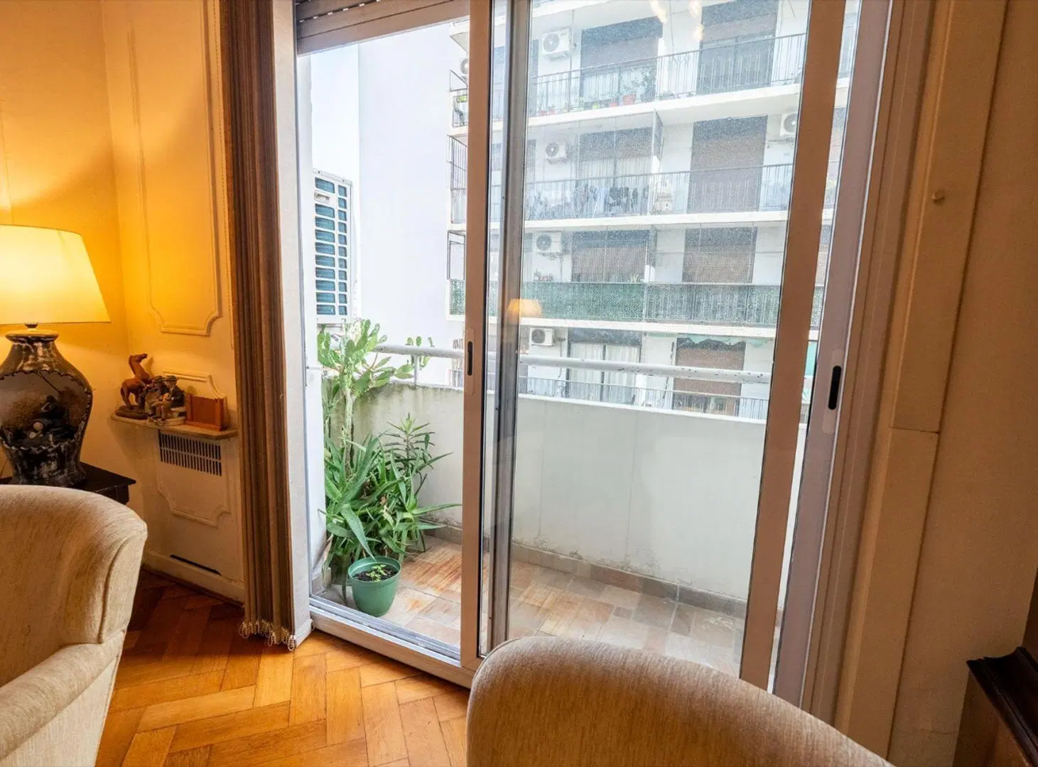 Vanta de Dpto 4 Ambientes con dependencia Flores 2