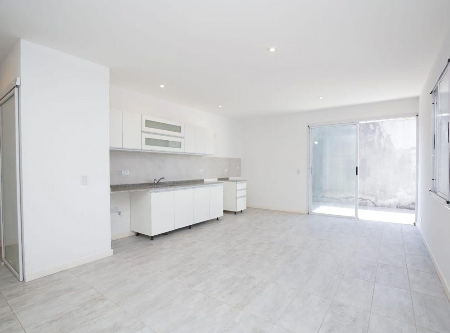 Foto de Duplex 3 ambientes venta De Vicenzo, imagen 2