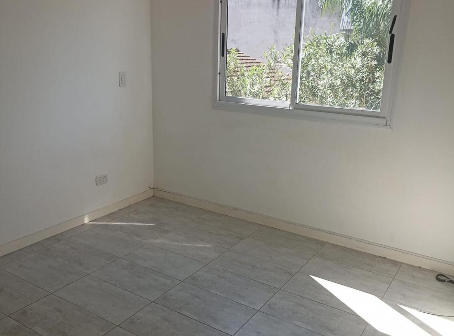 Foto de Duplex 3 ambientes venta De Vicenzo, imagen 3