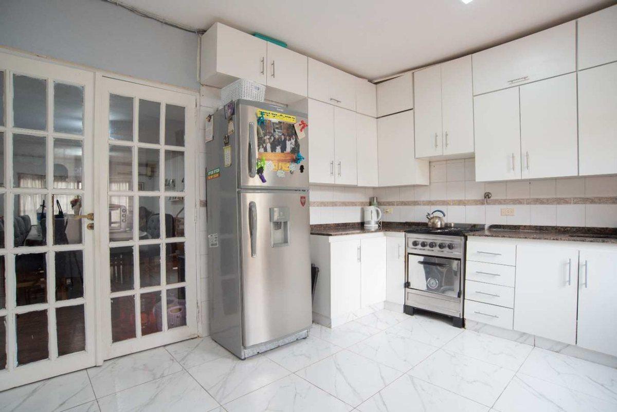 Foto de VENTA TRIPLEX COLEGIALES PILETA, QUINCHO, COCHERA, imagen 4