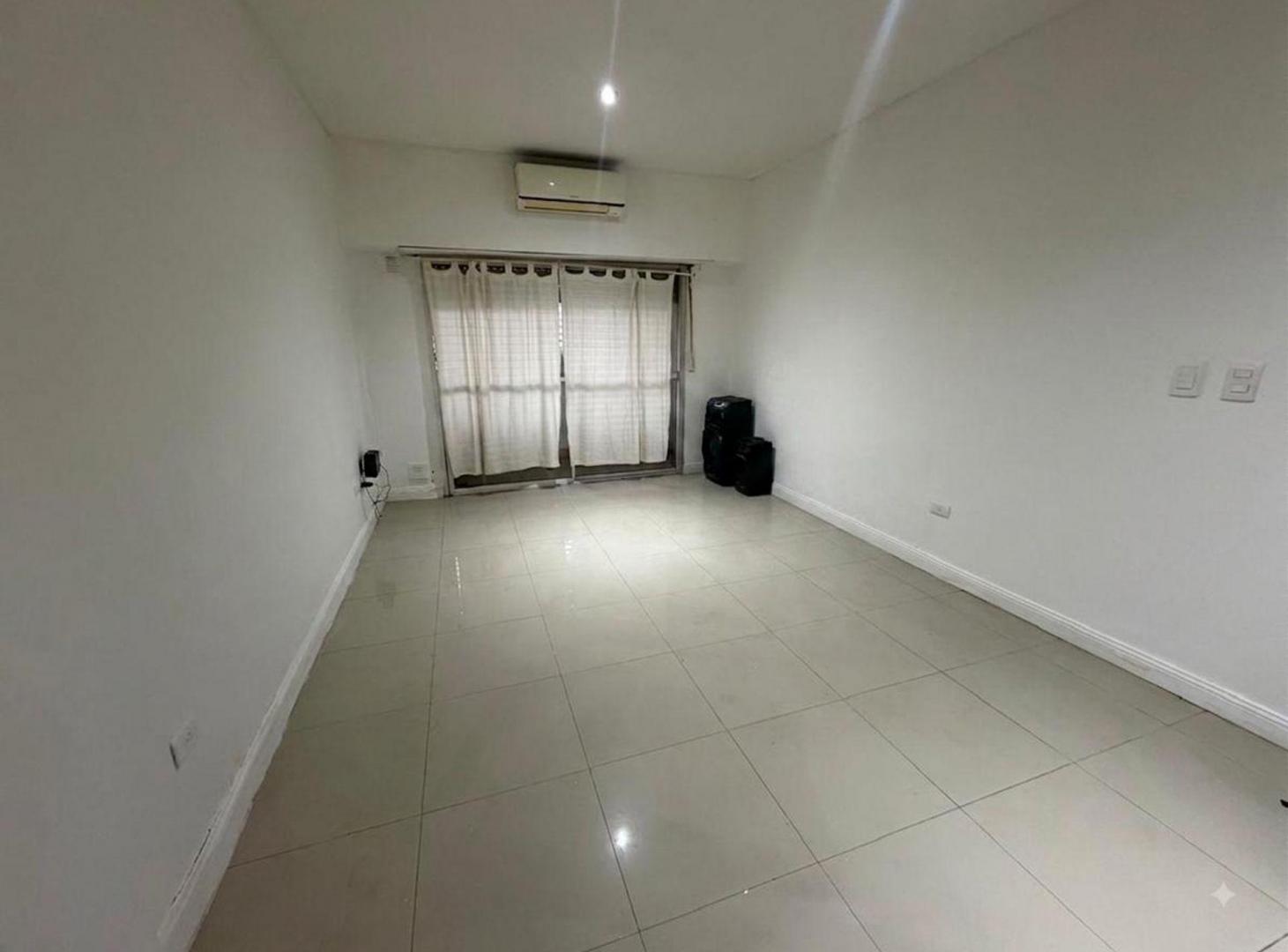 Foto de Venta Monoambiente Parque Chacabuco, imagen 1