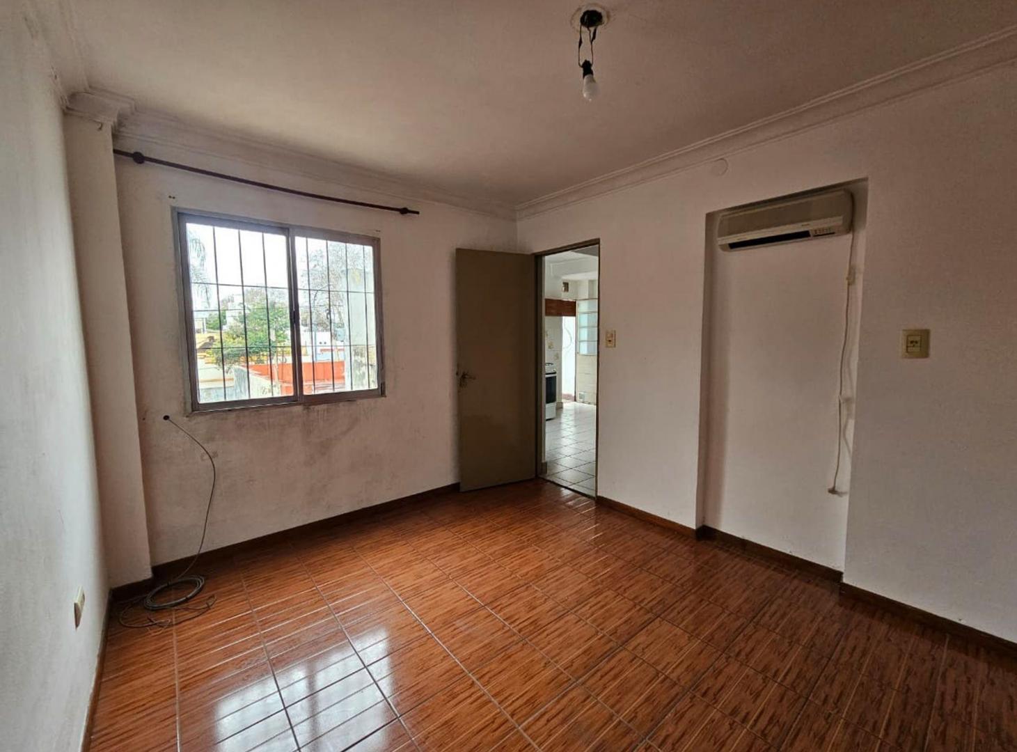 Foto de VENTA DEPARTAMENTO 2 AMBIENTES MONTECASTRO, imagen 2