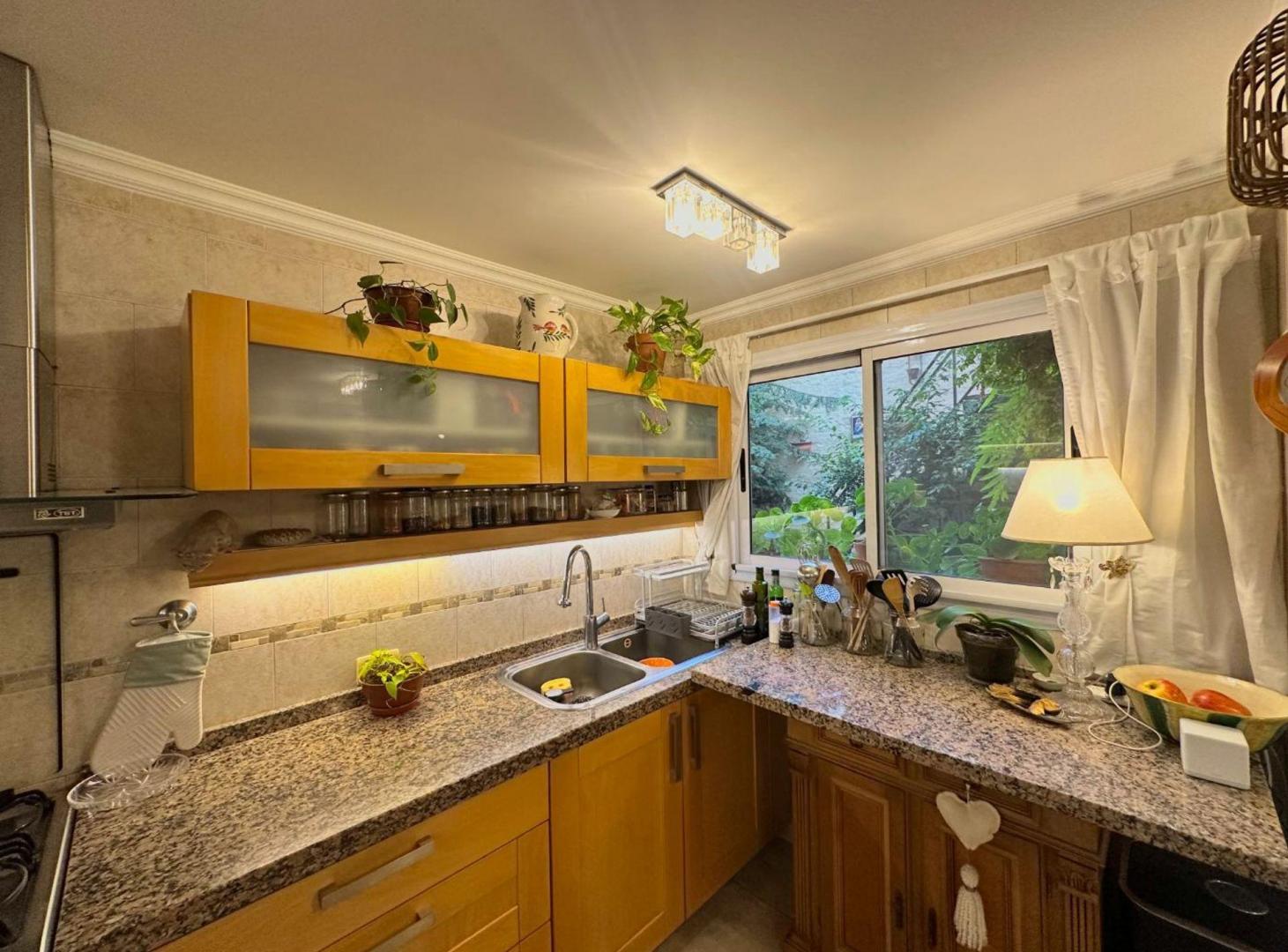 Foto de VENTA CASA 5 AMBIENTES PARQUE CHAS, imagen 2