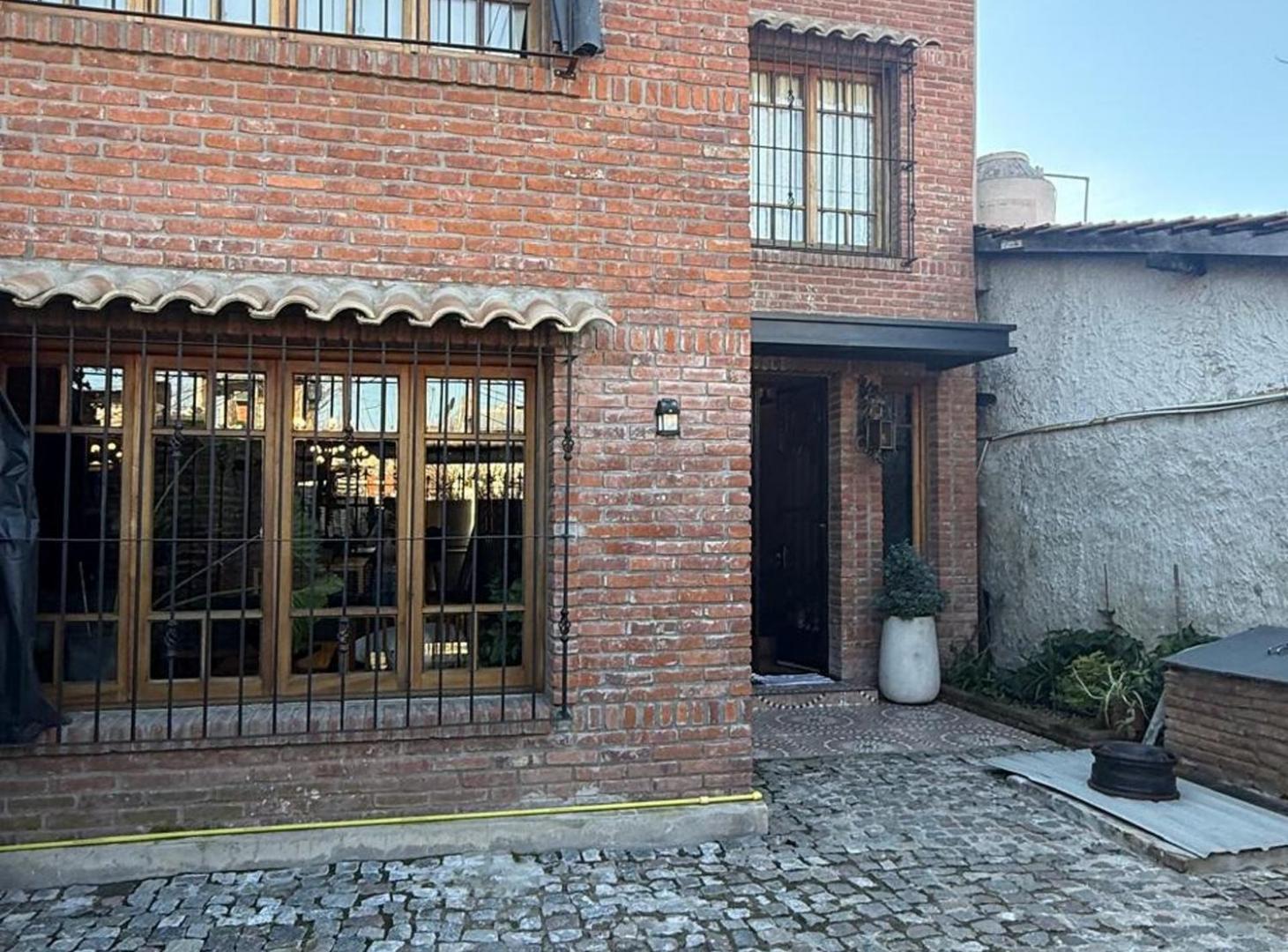 Foto de OPORTUNIDAD DOS CASAS INGNIERO BUDGE 5 DORMITORIOS, imagen 4