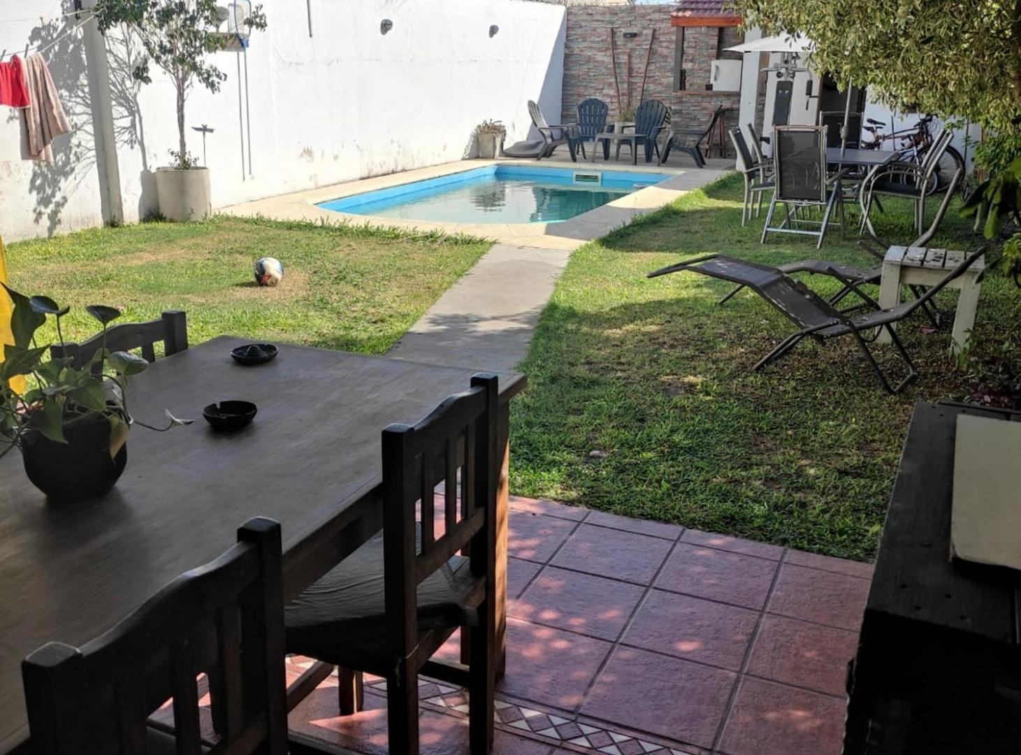 Foto de CASA VENTA LUIS GUILLON 4 DORMITORIOS PILETA, imagen 4