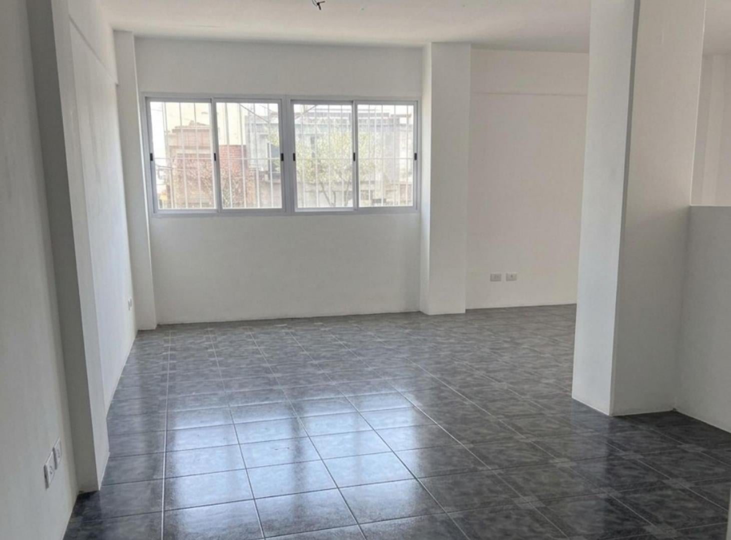 Foto de PARQUE PATRICIOS LOCAL CON VIVIENDA OPORTUNIDAD, imagen 1