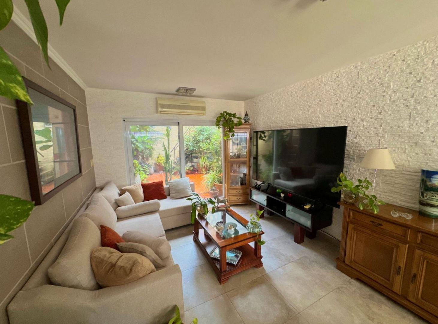 Foto de VENTA CASA 5 AMBIENTES PARQUE CHAS COCHERAS, imagen 3