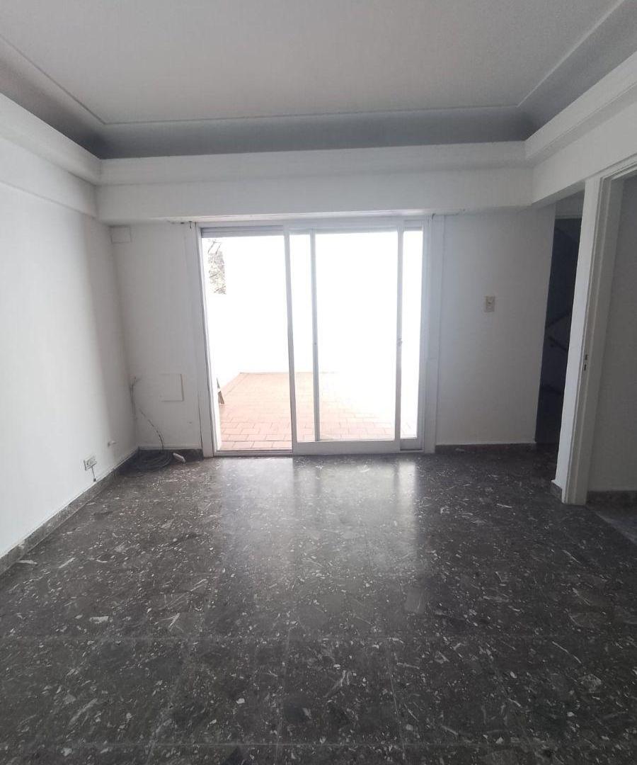 Foto de DEPARTAMENTO 2 AMBIENTES AMPLIO CON 2 PATIOS, imagen 2