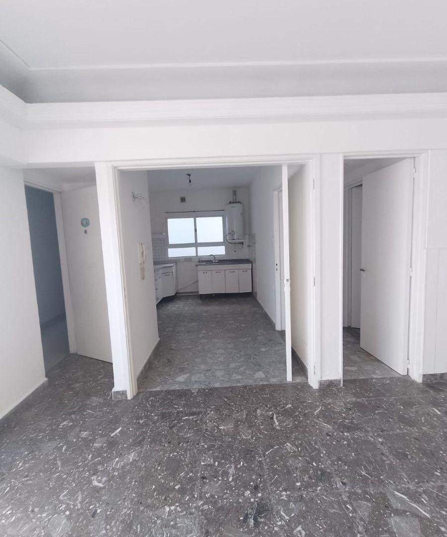 Foto de DEPARTAMENTO 2 AMBIENTES AMPLIO CON 2 PATIOS, imagen 3