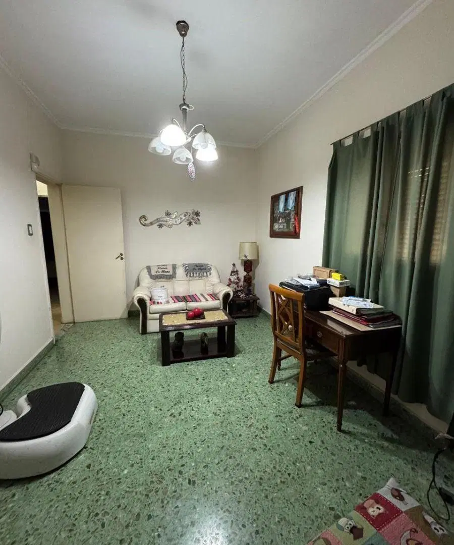 CHALET 6 AMBIENTES Y AMPLIO PARQUE 2