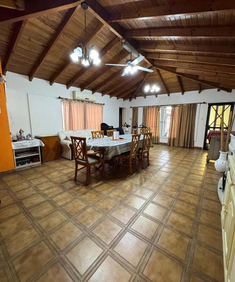 CHALET 6 AMBIENTES Y AMPLIO PARQUE 3