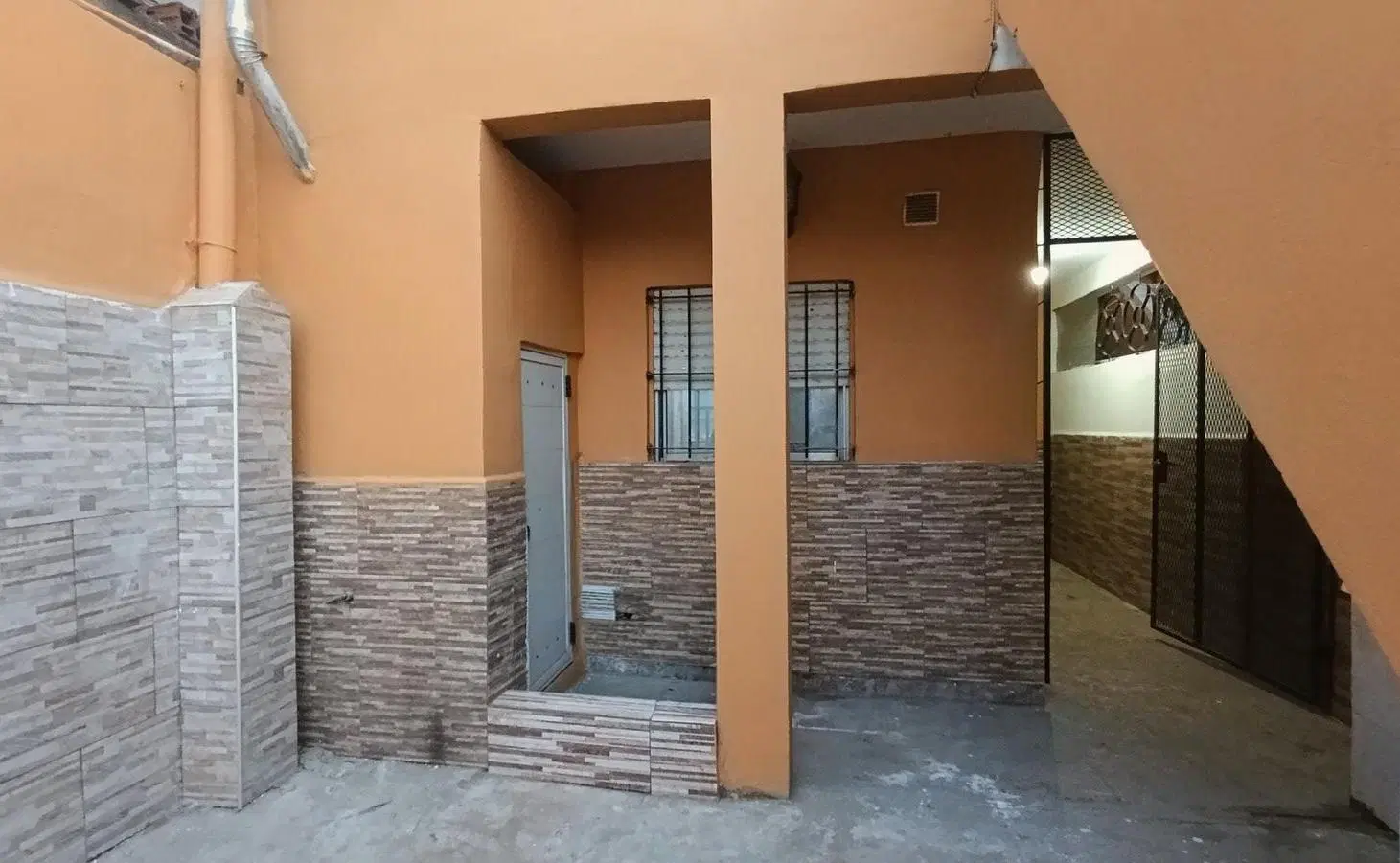 Alquiler Departamento en El Talar, Tigre, al frente con patio, a 1 cuadra de Ruta 197 3