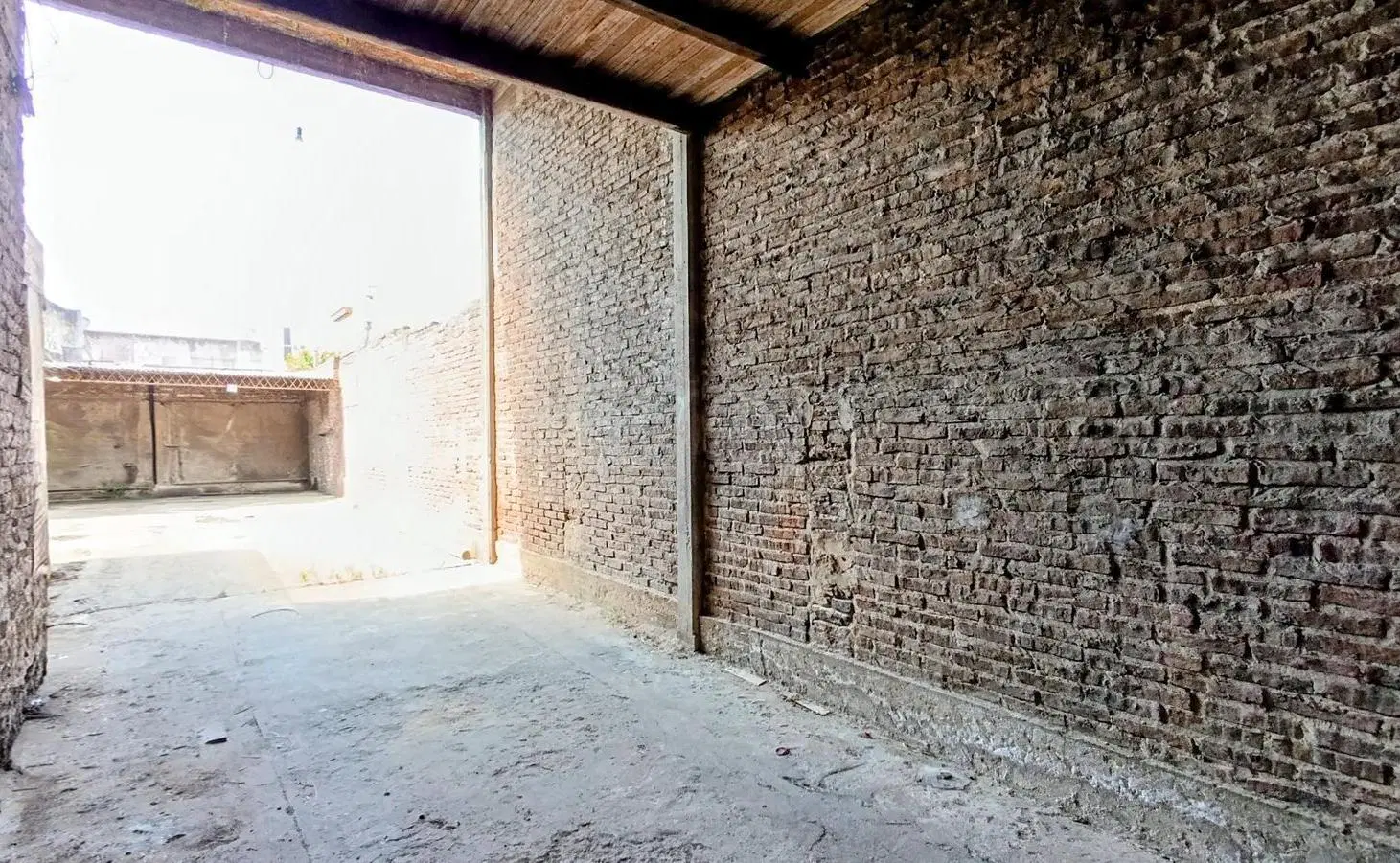Galpón con potencial para taller, depósito, lavadero, etc... | dos ingresos | circulación interna 4