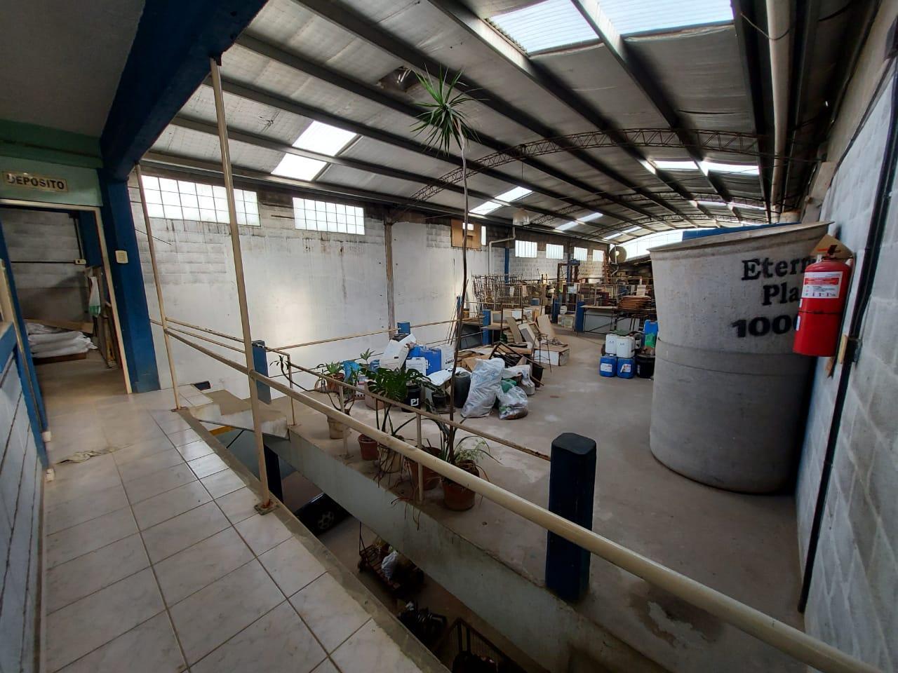 Foto de VENTA Galpon amplio en caseros, imagen 1
