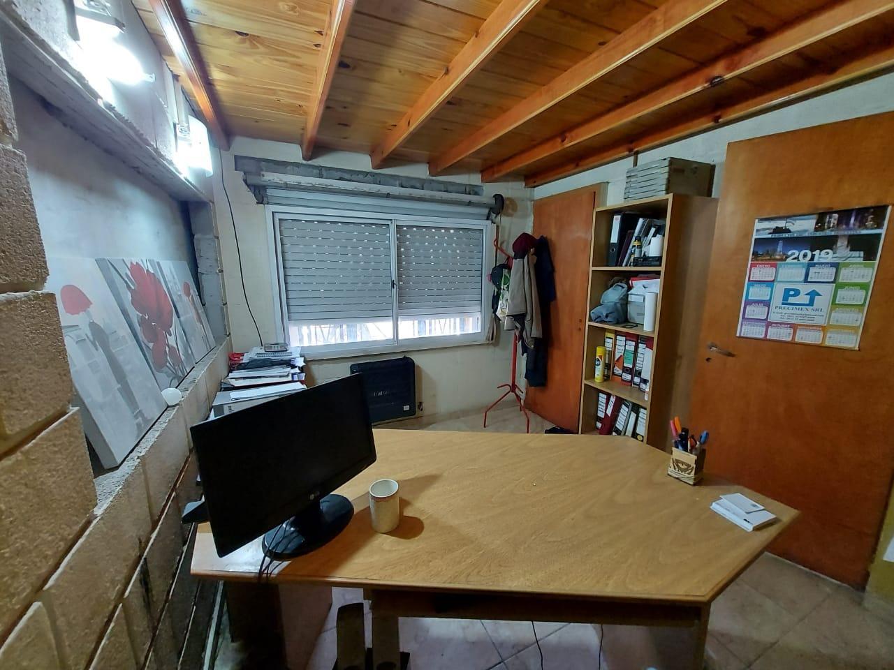 Foto de VENTA Galpon amplio en caseros, imagen 2