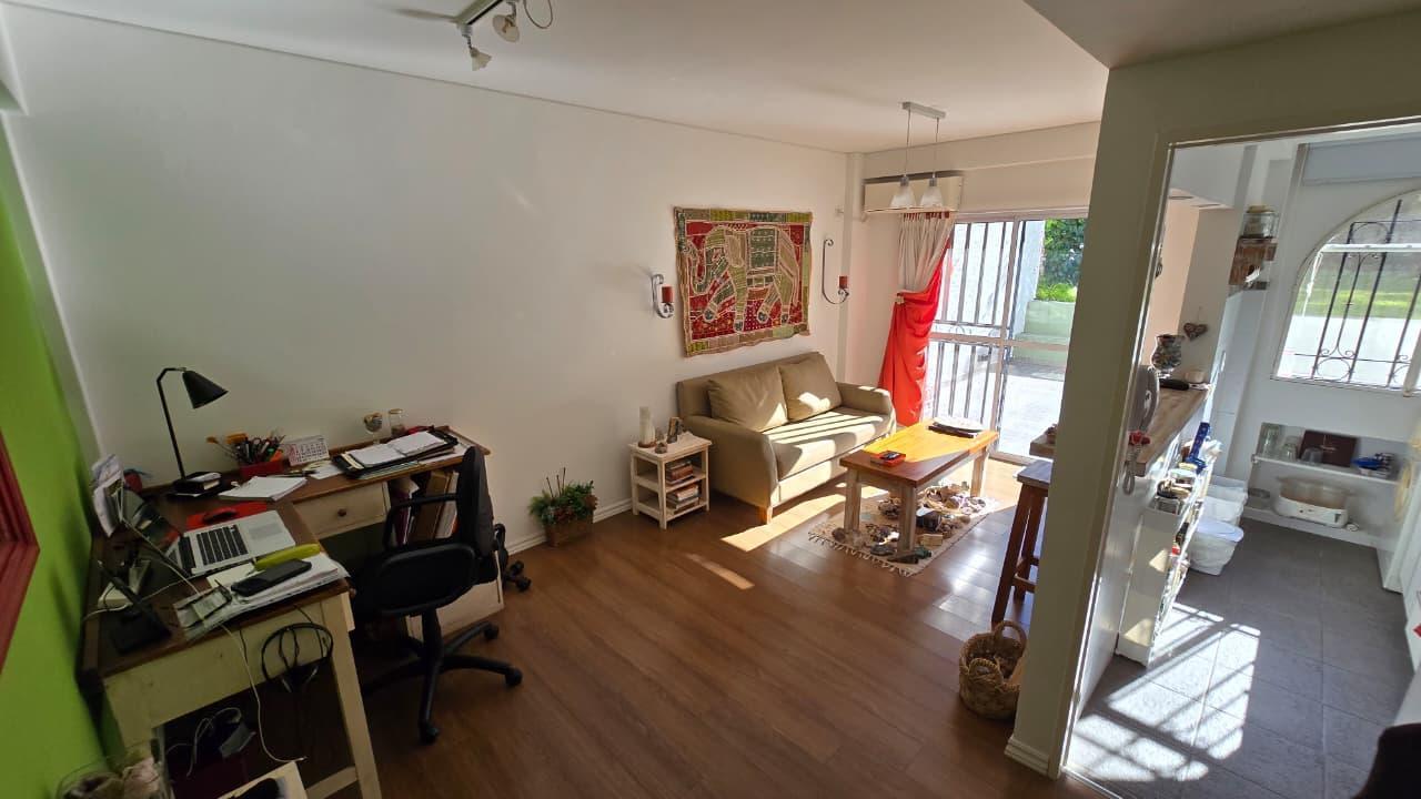 Foto de VENTA DE DEPTO. 2 AMBIENTES, COCHERA CON USUFRUCTO VITALICIO GRATUITO, imagen 3
