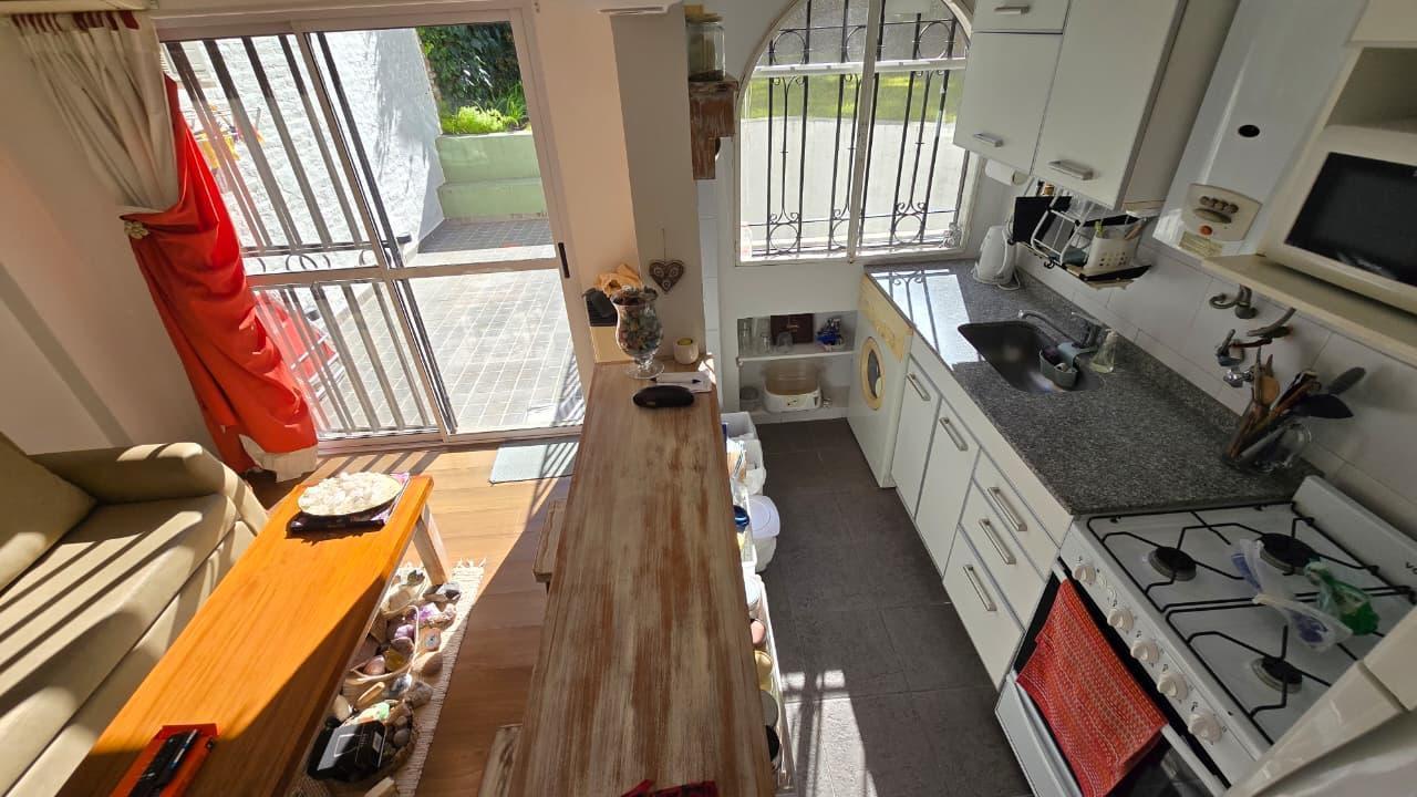 Foto de VENTA DE DEPTO. 2 AMBIENTES, COCHERA CON USUFRUCTO VITALICIO GRATUITO, imagen 4