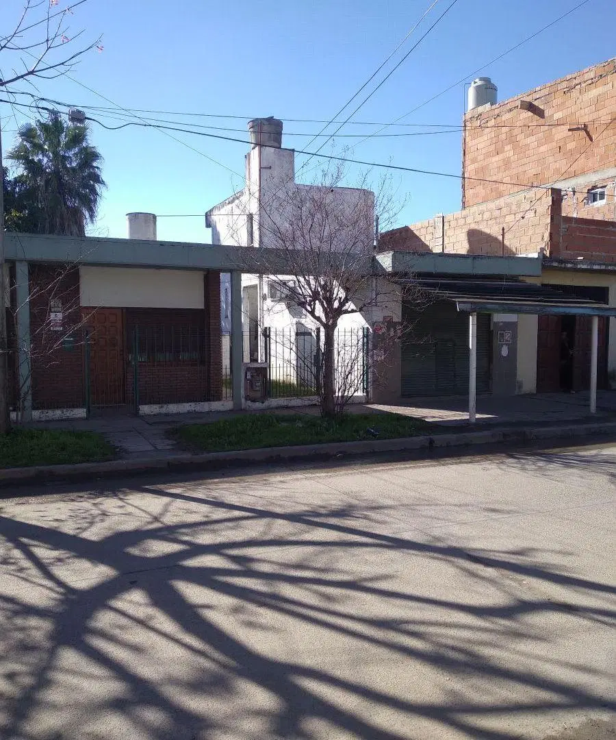 SE VENDE HERMOSA PROPIEDAD,,2 casas y local,,lote De 20m x 20m 5