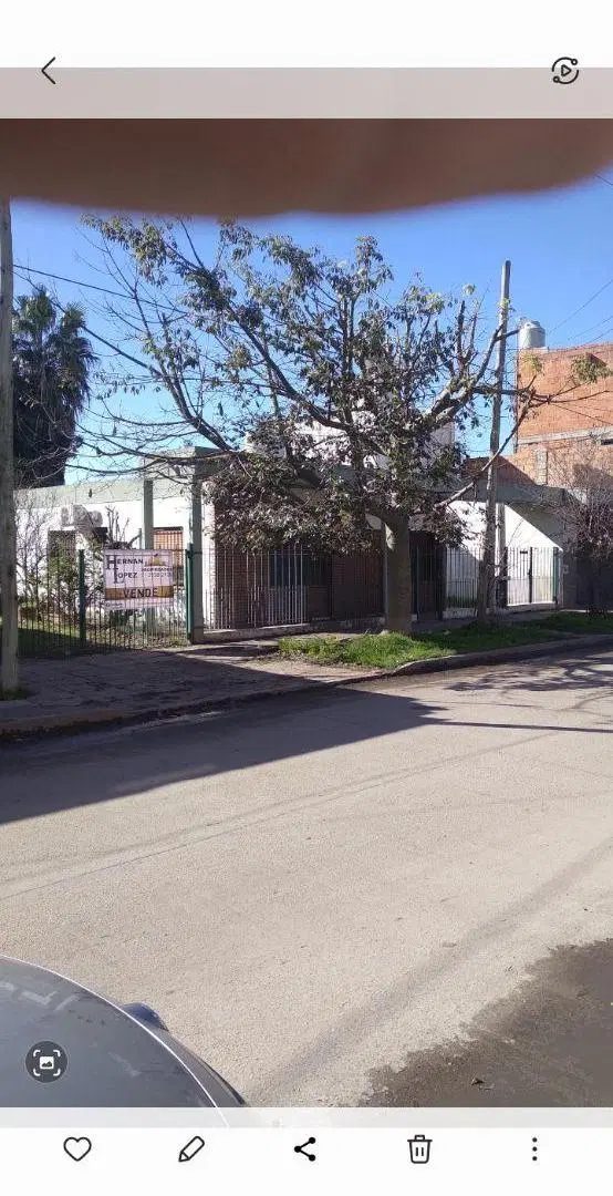SE VENDE HERMOSA PROPIEDAD,,2 casas y local,,lote De 20m x 20m 3