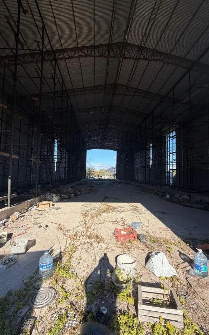 EXCELENTE GALPON DE 2000M² SOBRE LOTE DE 10.000M²,,EN VILLA LA ÑATA 2