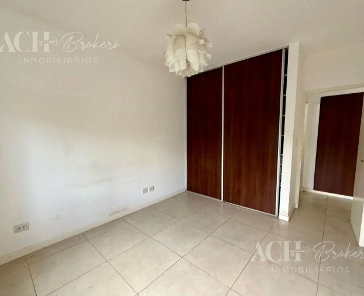 SE VENDE HERMOSO DEPARTAMENTO CON JARDIN,,PLATA BAJA,2 AMBIENTES 2