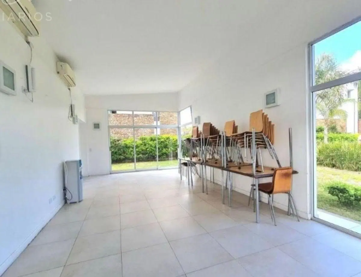 SE VENDE HERMOSO DEPARTAMENTO CON JARDIN,,PLATA BAJA,2 AMBIENTES 4