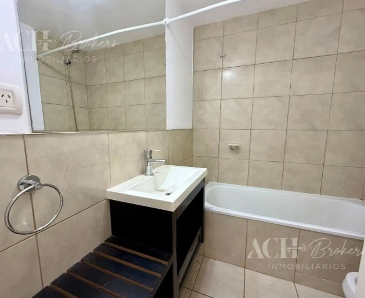 SE VENDE HERMOSO DEPARTAMENTO CON JARDIN,,PLATA BAJA,2 AMBIENTES 8