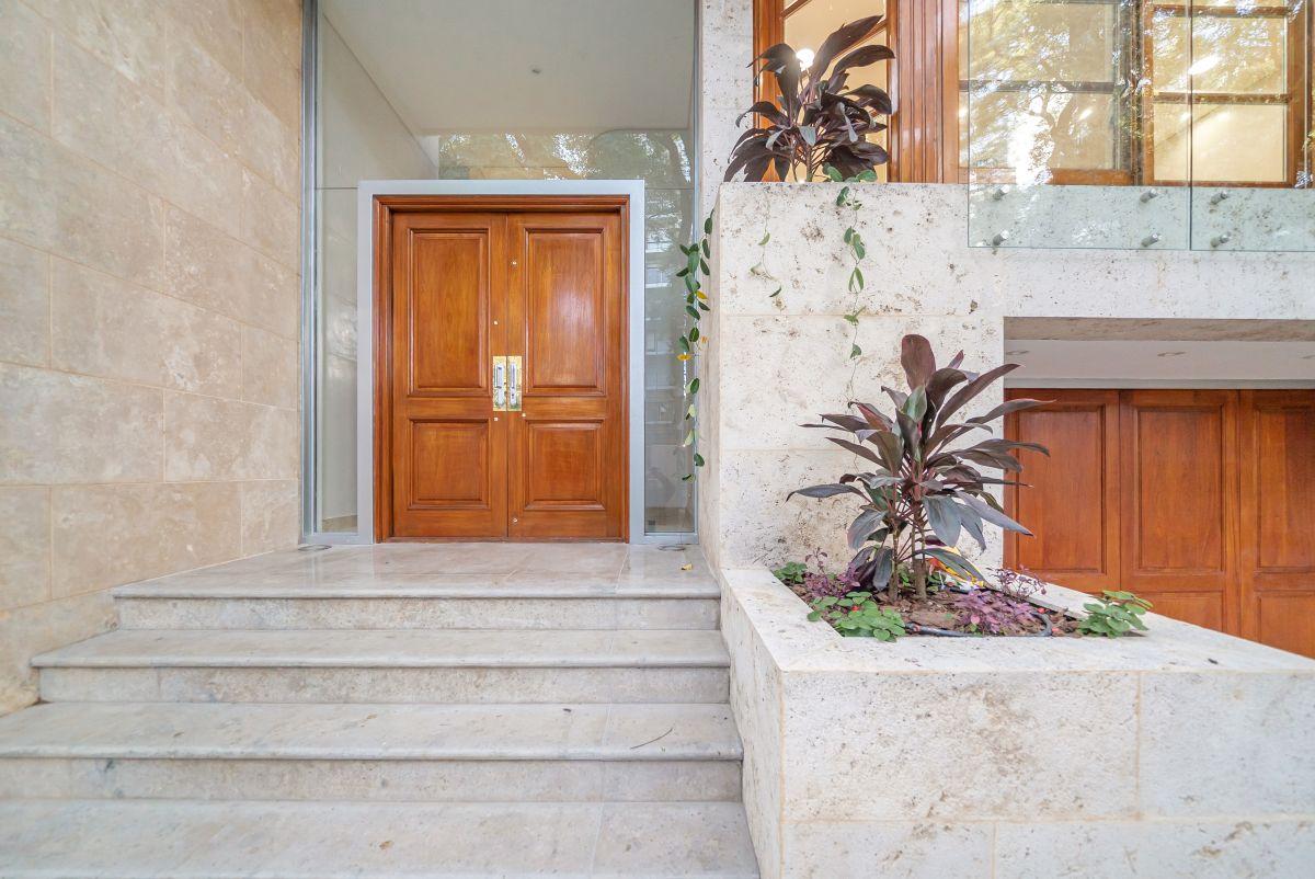 Foto de Imponente casa en alquiler en Belgrano R, imagen 2