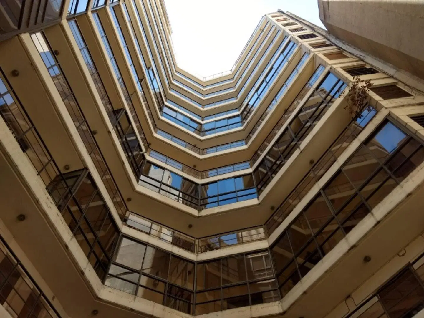 Venta de piso 3 dorm en Nueva Cba sobre Lugones. 4